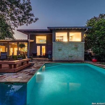 Serene Pool & Firepit In Stunning Home By Airport San Antonio Bagian luar foto