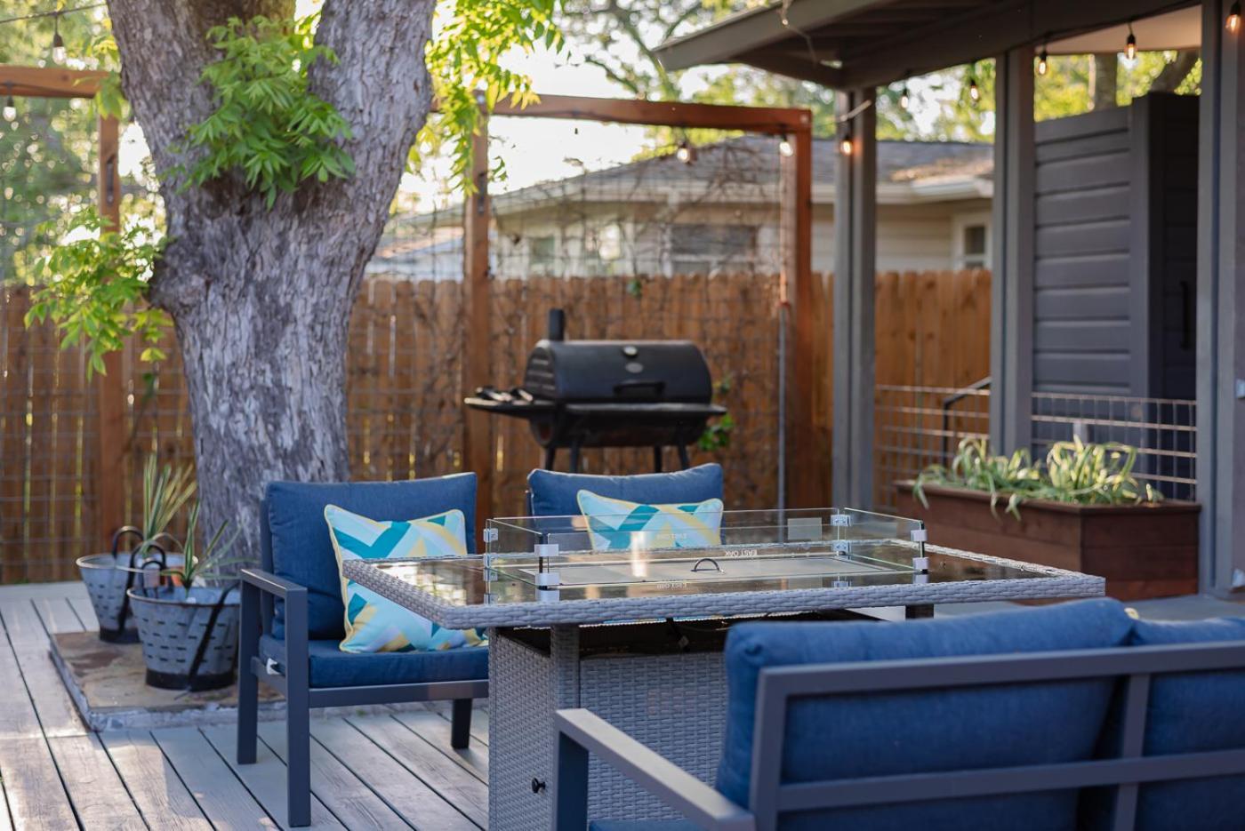 Serene Pool & Firepit In Stunning Home By Airport San Antonio Bagian luar foto