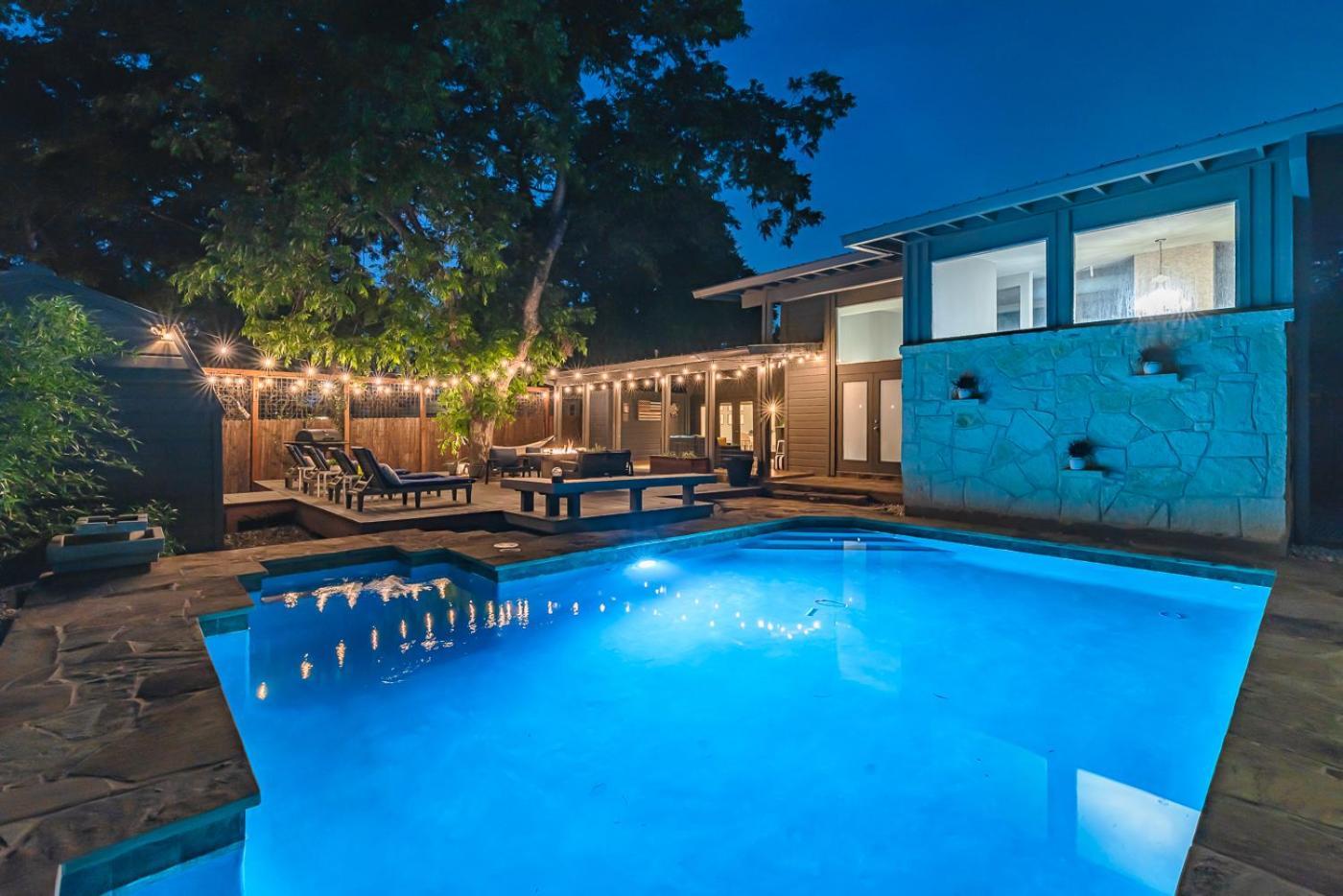 Serene Pool & Firepit In Stunning Home By Airport San Antonio Bagian luar foto