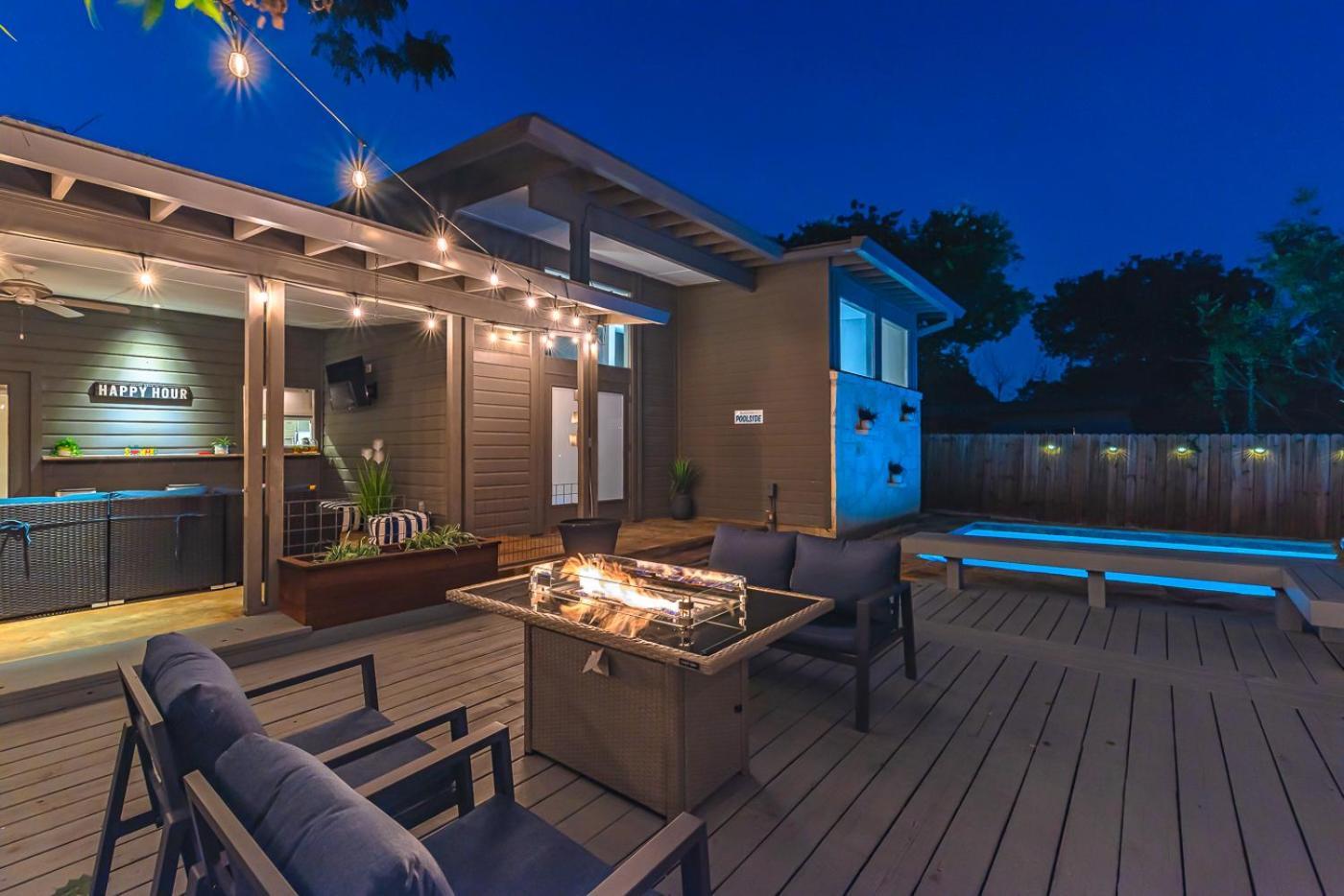 Serene Pool & Firepit In Stunning Home By Airport San Antonio Bagian luar foto