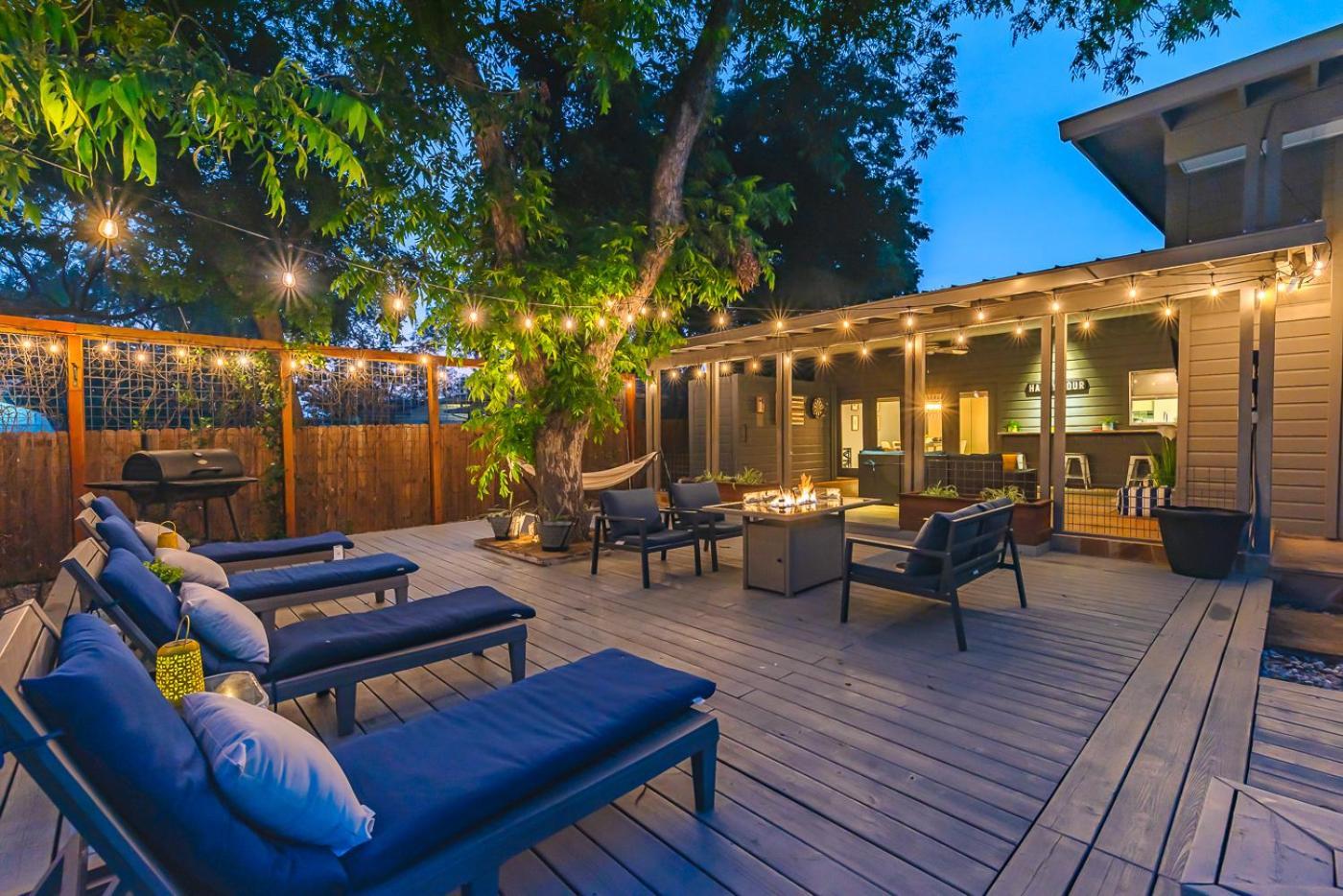 Serene Pool & Firepit In Stunning Home By Airport San Antonio Bagian luar foto