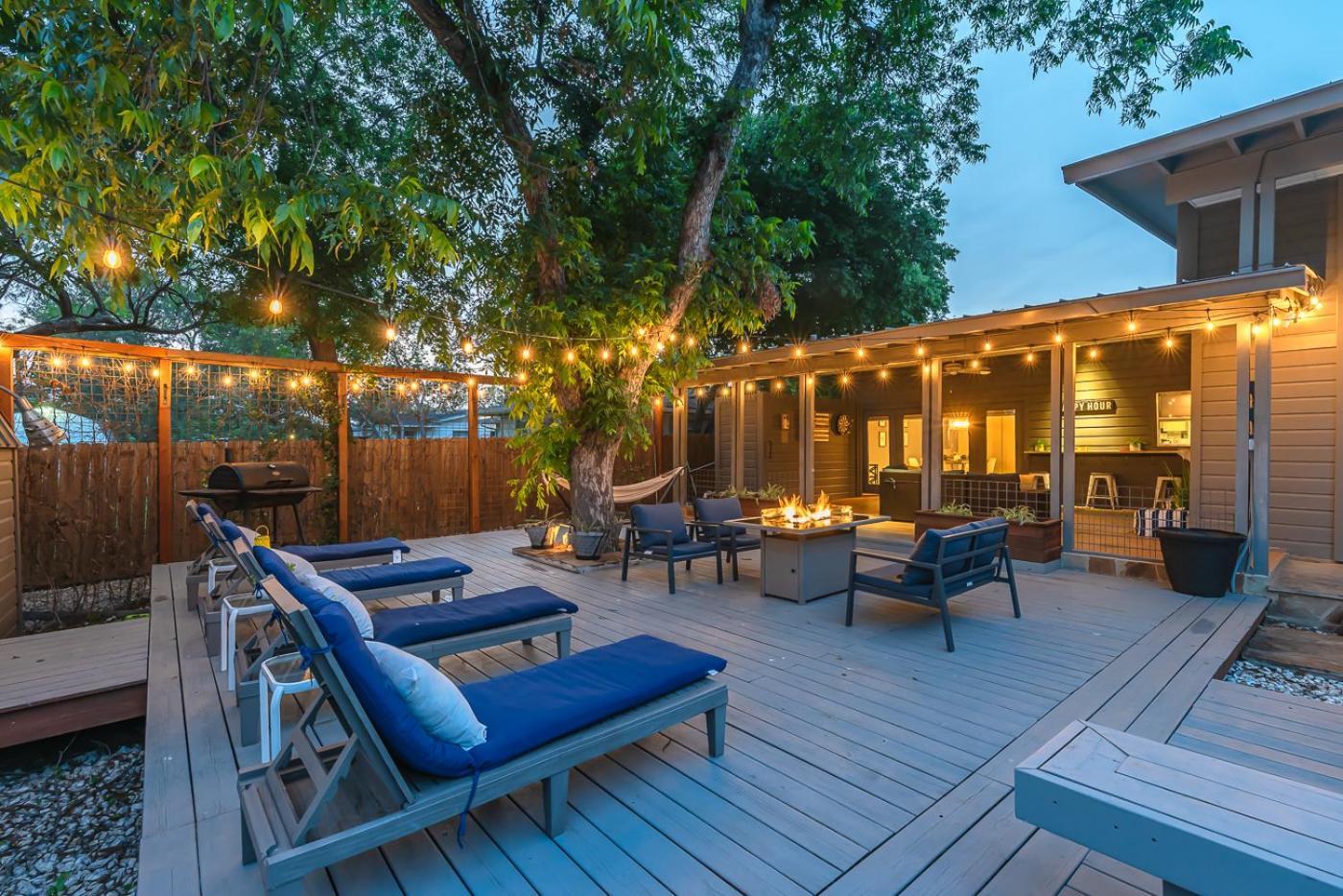 Serene Pool & Firepit In Stunning Home By Airport San Antonio Bagian luar foto